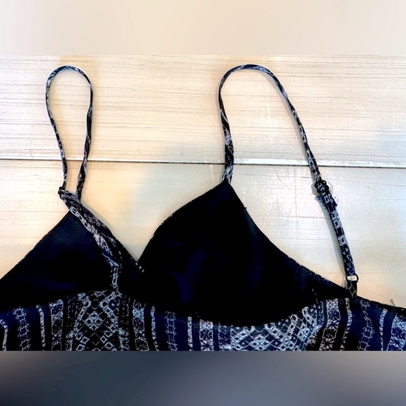 BCBGeneration Faux-wrap Ruffle Skirt Dress - Black- LIKE NEW!! -Size Small - Picture 12 of 16